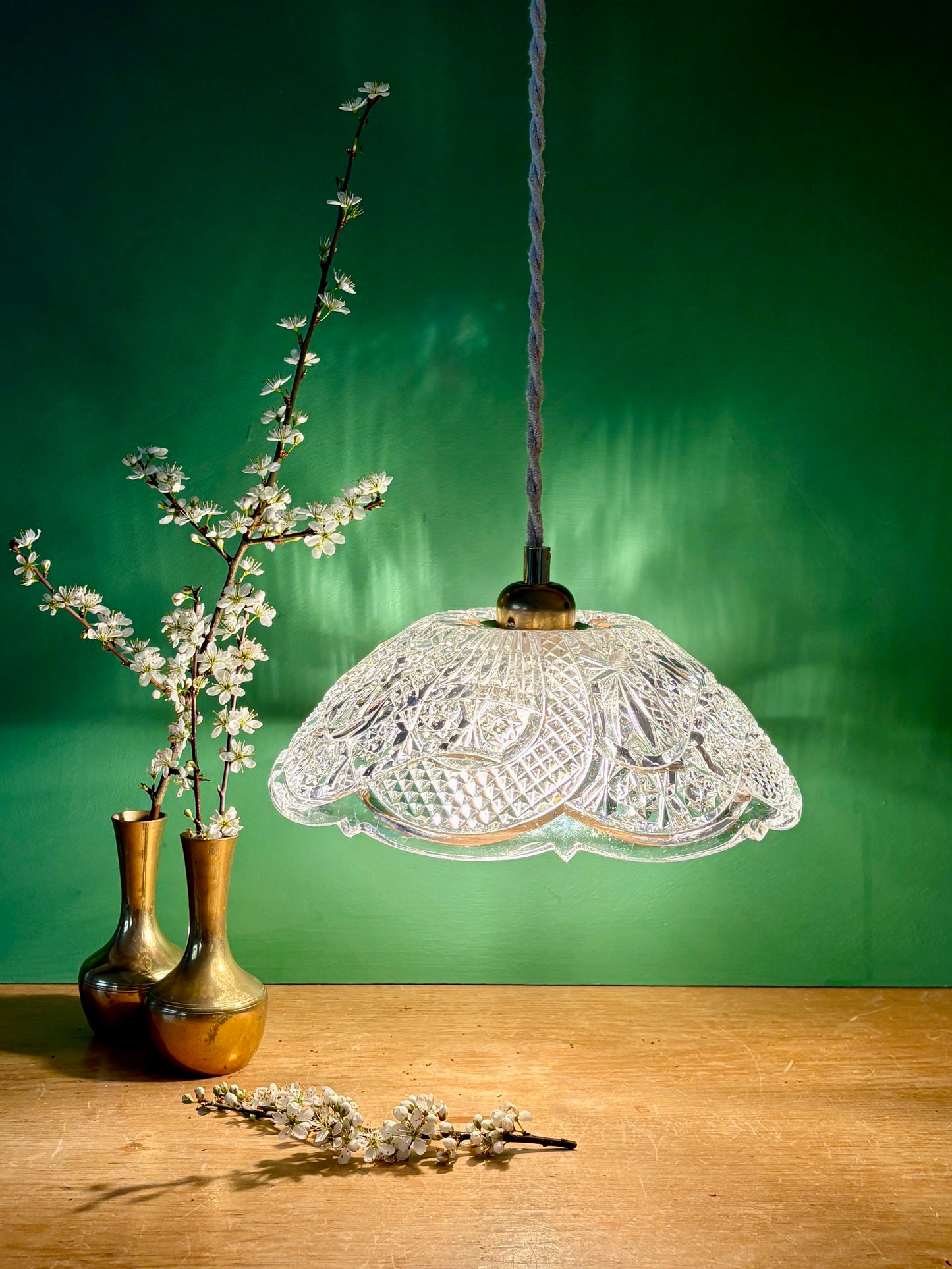 Suspension abat-jour vintage en verre travaillé - collection vaisselle -