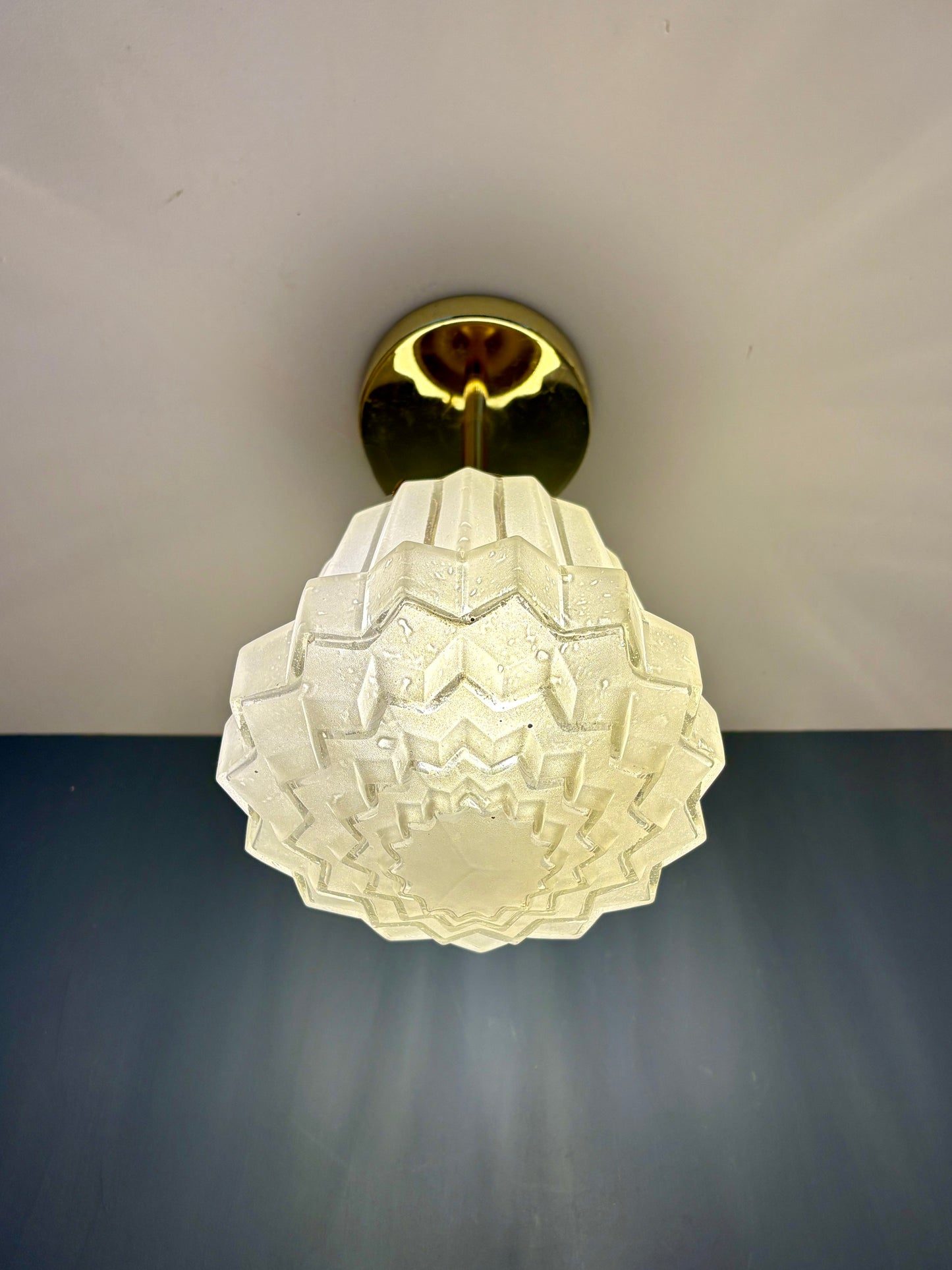 Suspension / Plafonnier globe vintage art déco en verre dépoli