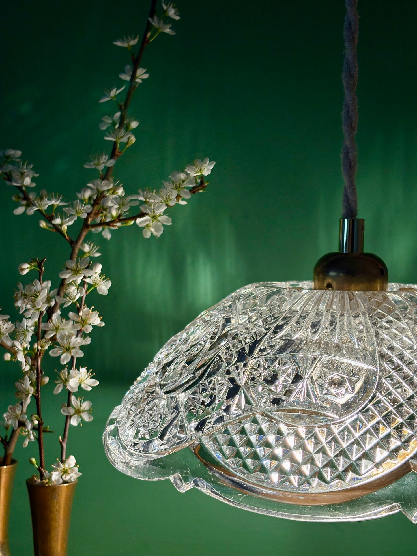 Suspension abat-jour vintage en verre travaillé - collection vaisselle -