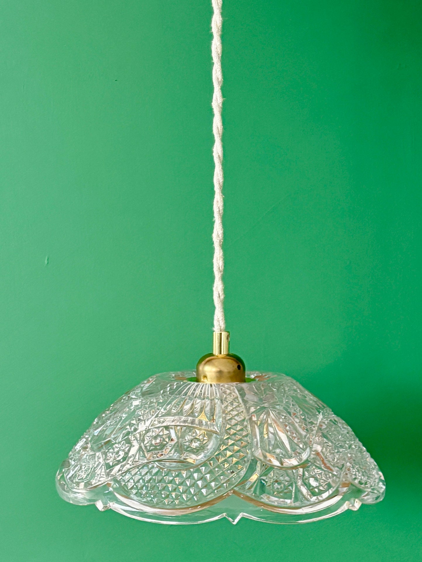 Suspension abat-jour vintage en verre travaillé - collection vaisselle -