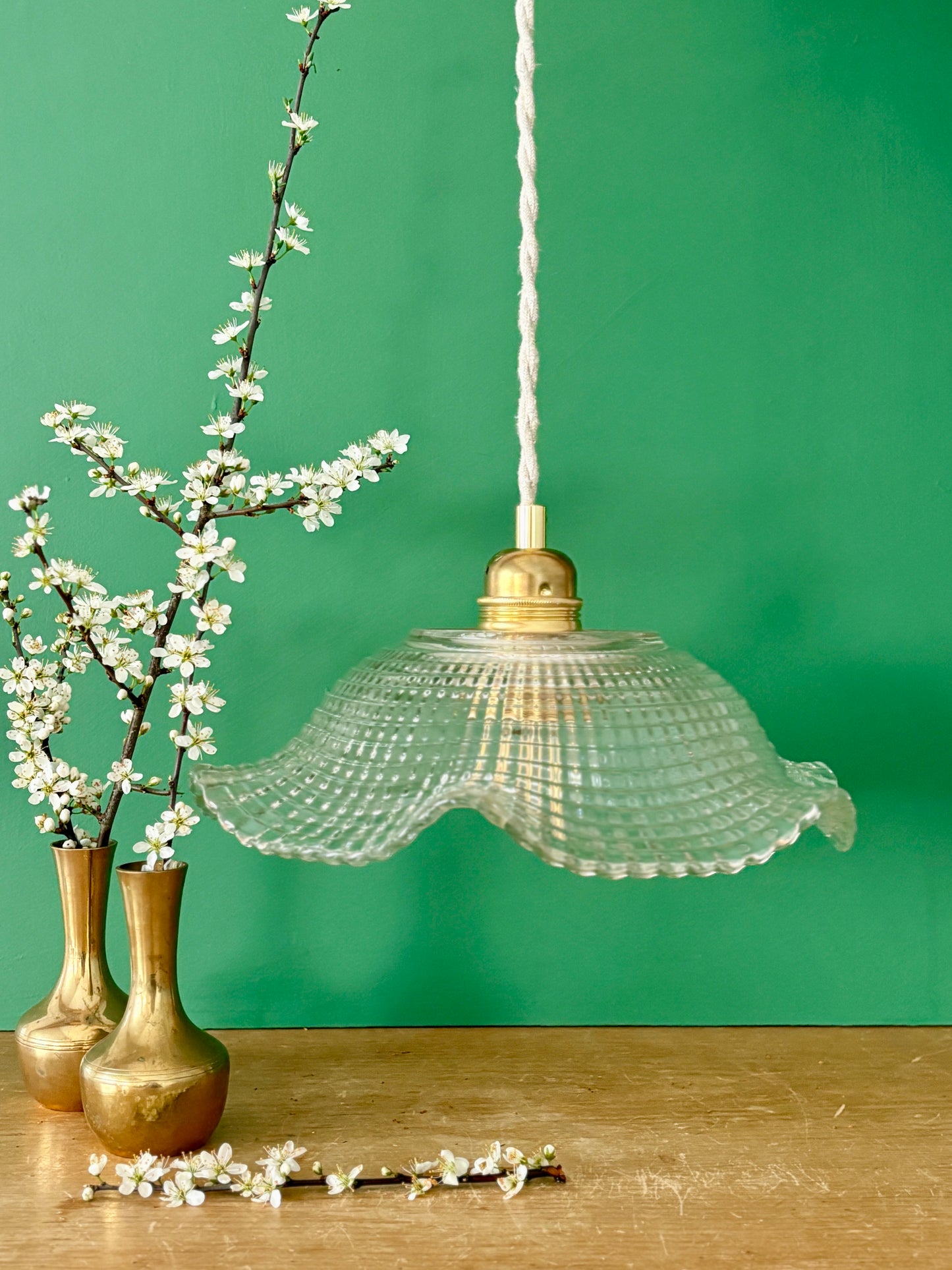 Suspension abat-jour vintage en verre travaillé - collection vaisselle -