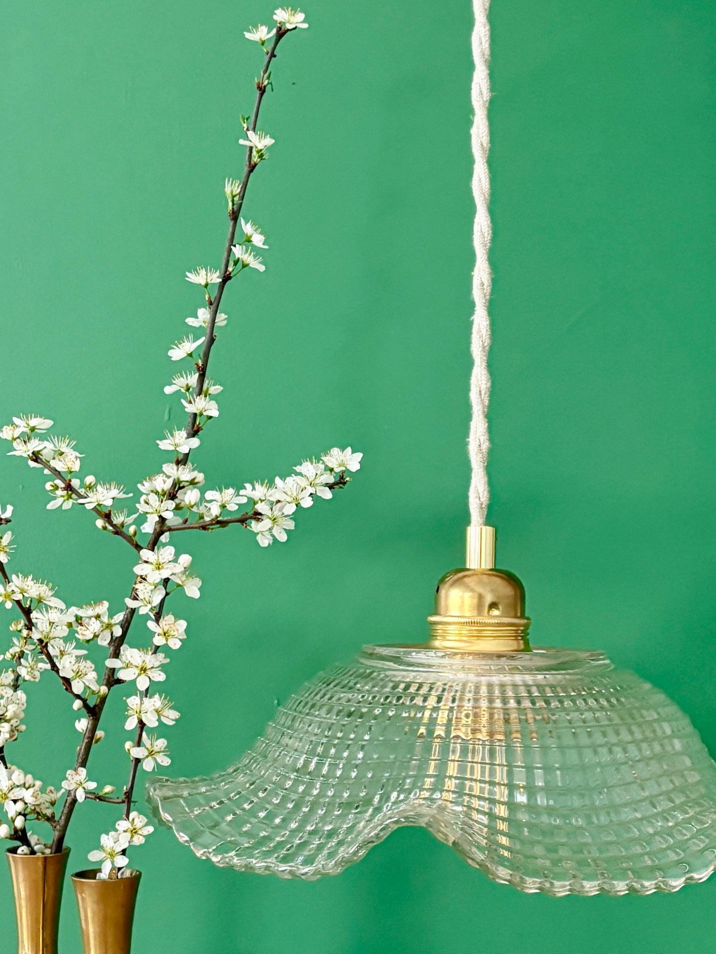 Suspension abat-jour vintage en verre travaillé - collection vaisselle -