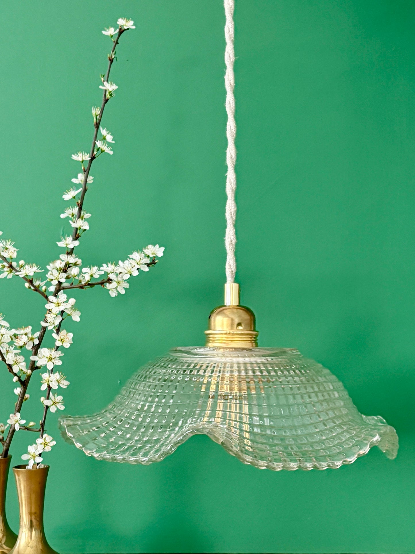 Suspension abat-jour vintage en verre travaillé - collection vaisselle -