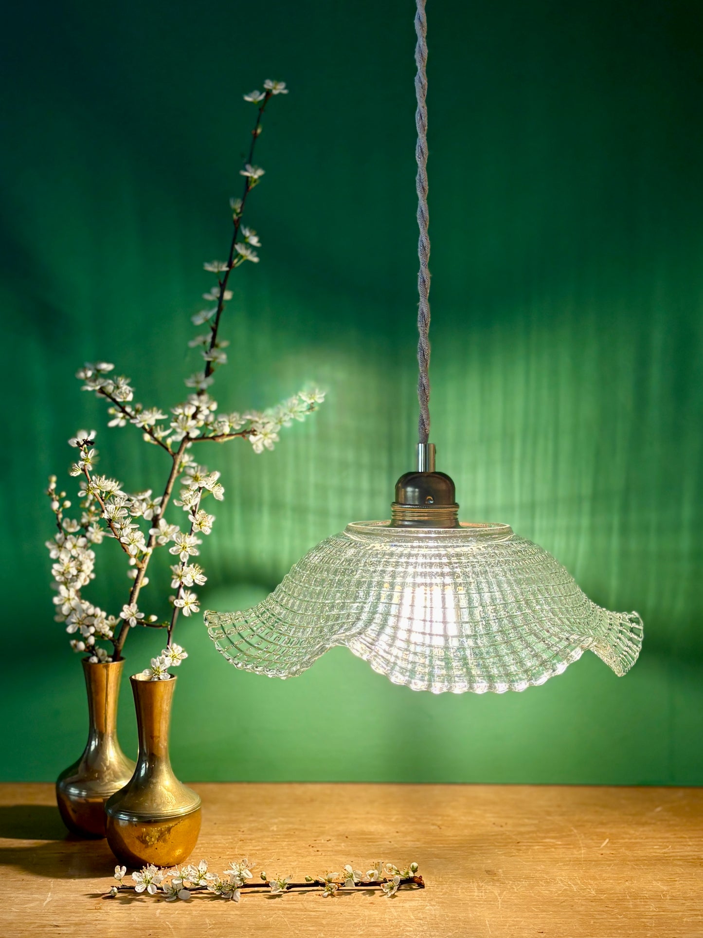 Suspension abat-jour vintage en verre travaillé - collection vaisselle -
