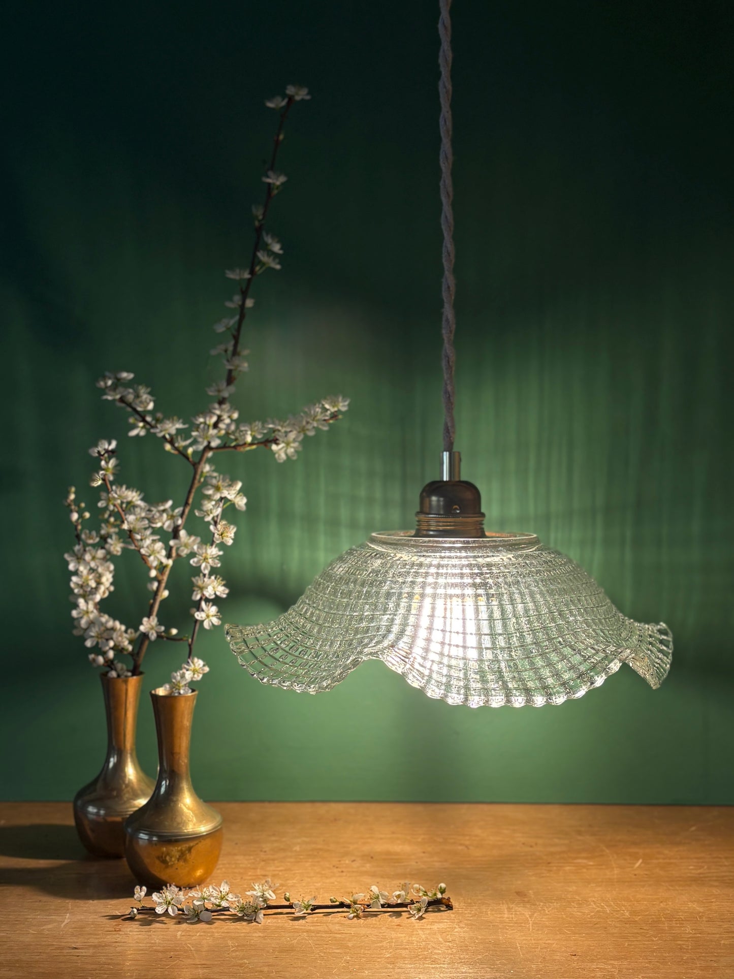 Suspension abat-jour vintage en verre travaillé - collection vaisselle -