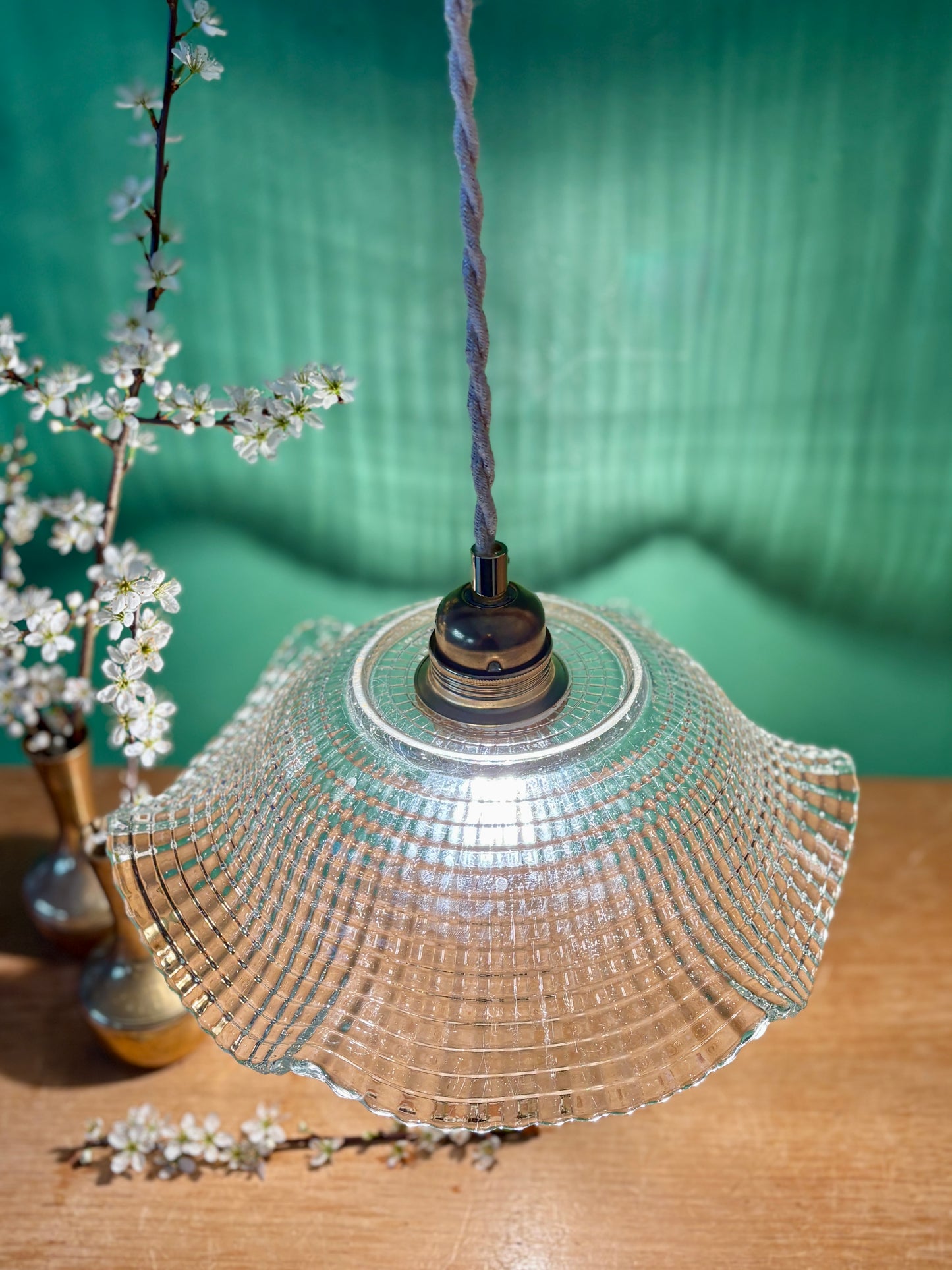 Suspension abat-jour vintage en verre travaillé - collection vaisselle -