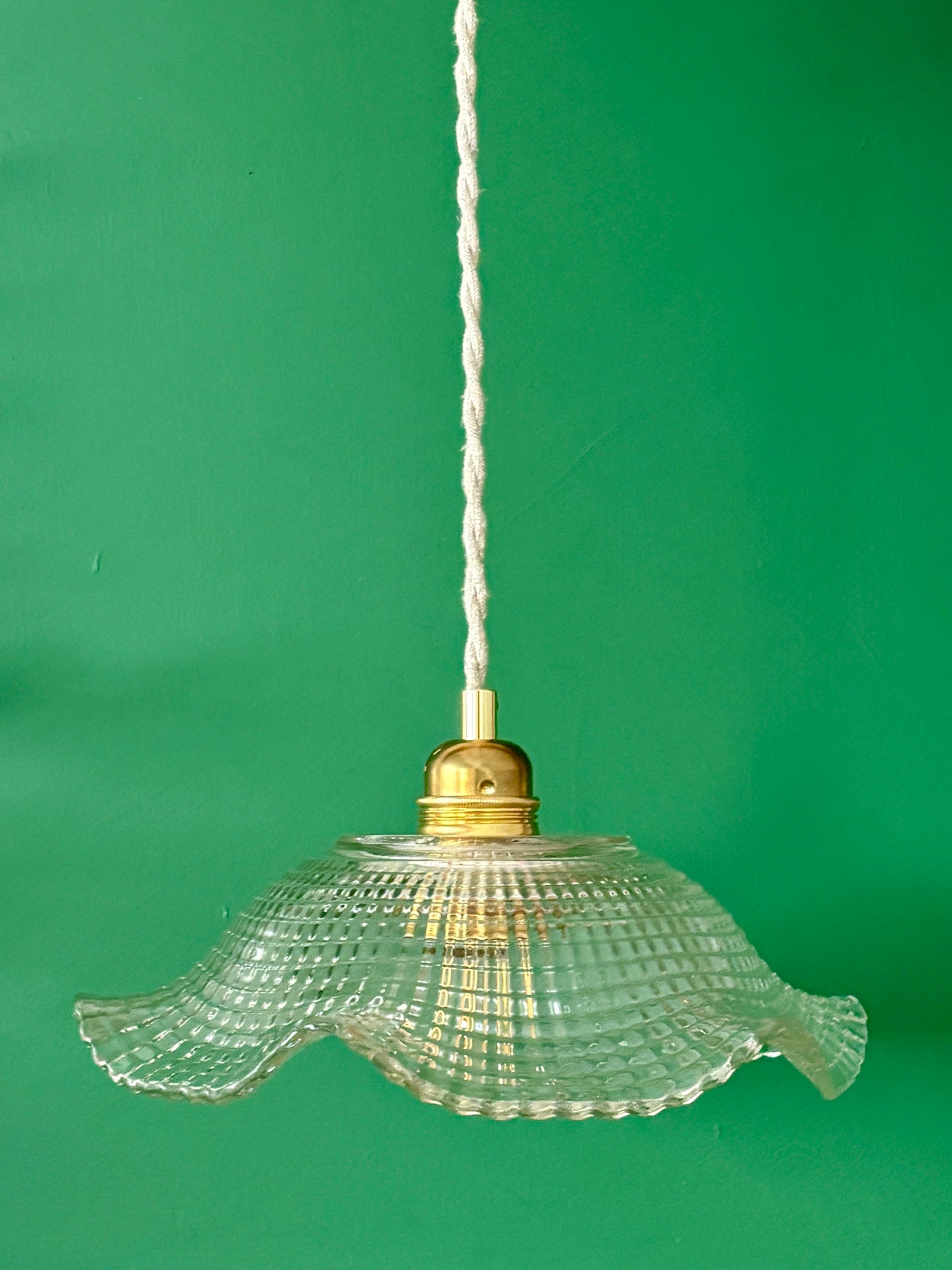 Suspension abat-jour vintage en verre travaillé - collection vaisselle -