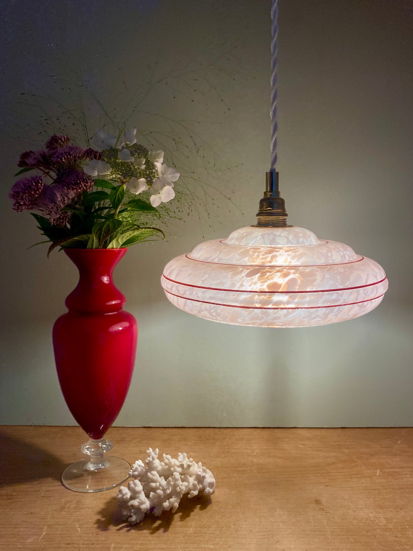Suspension abat-jour vintage en verre de clichy rose