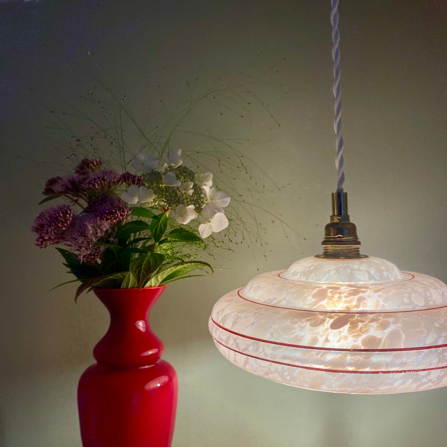 Suspension abat-jour vintage en verre de clichy rose