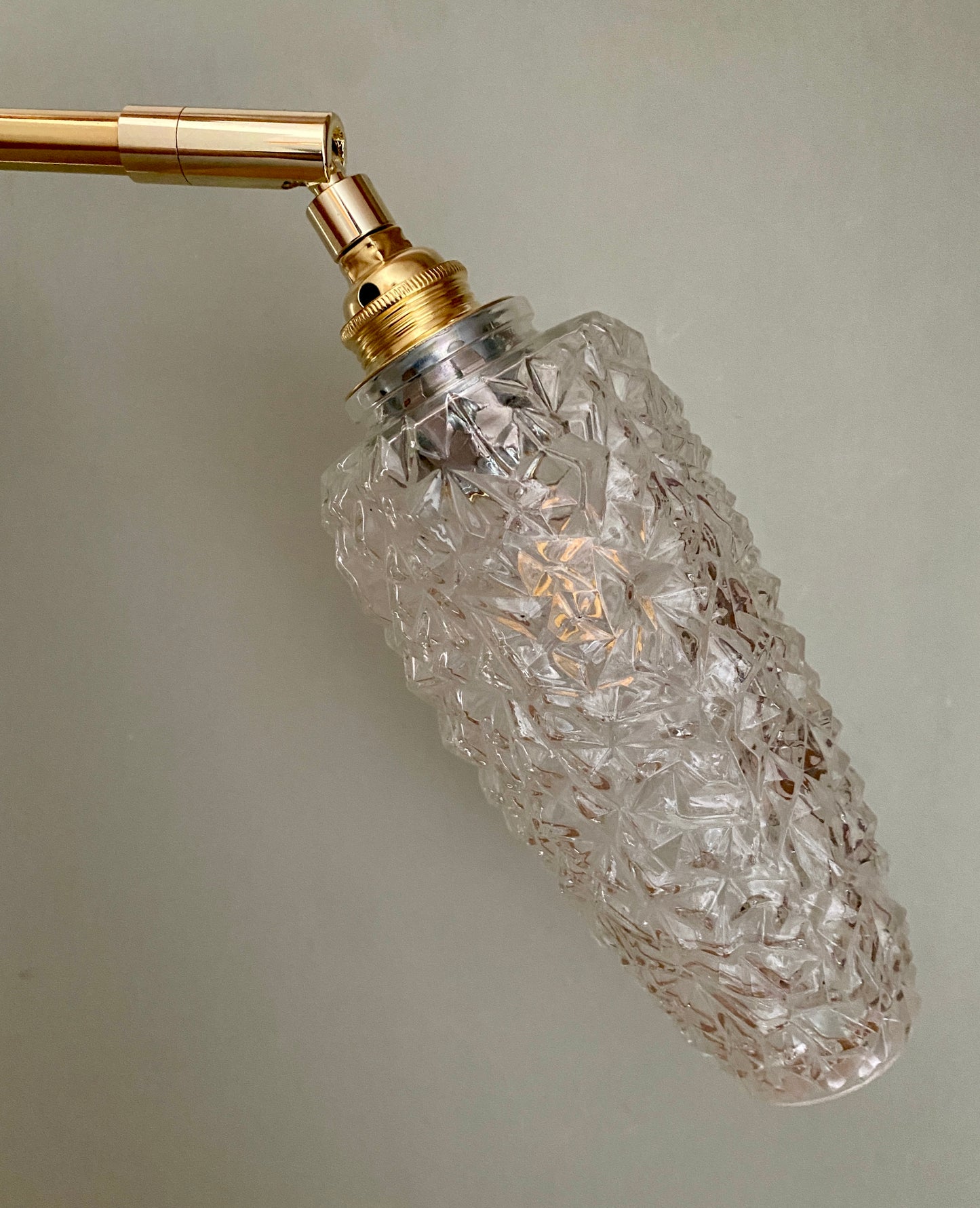 Applique tulipe vintage en verre pointe de diamant