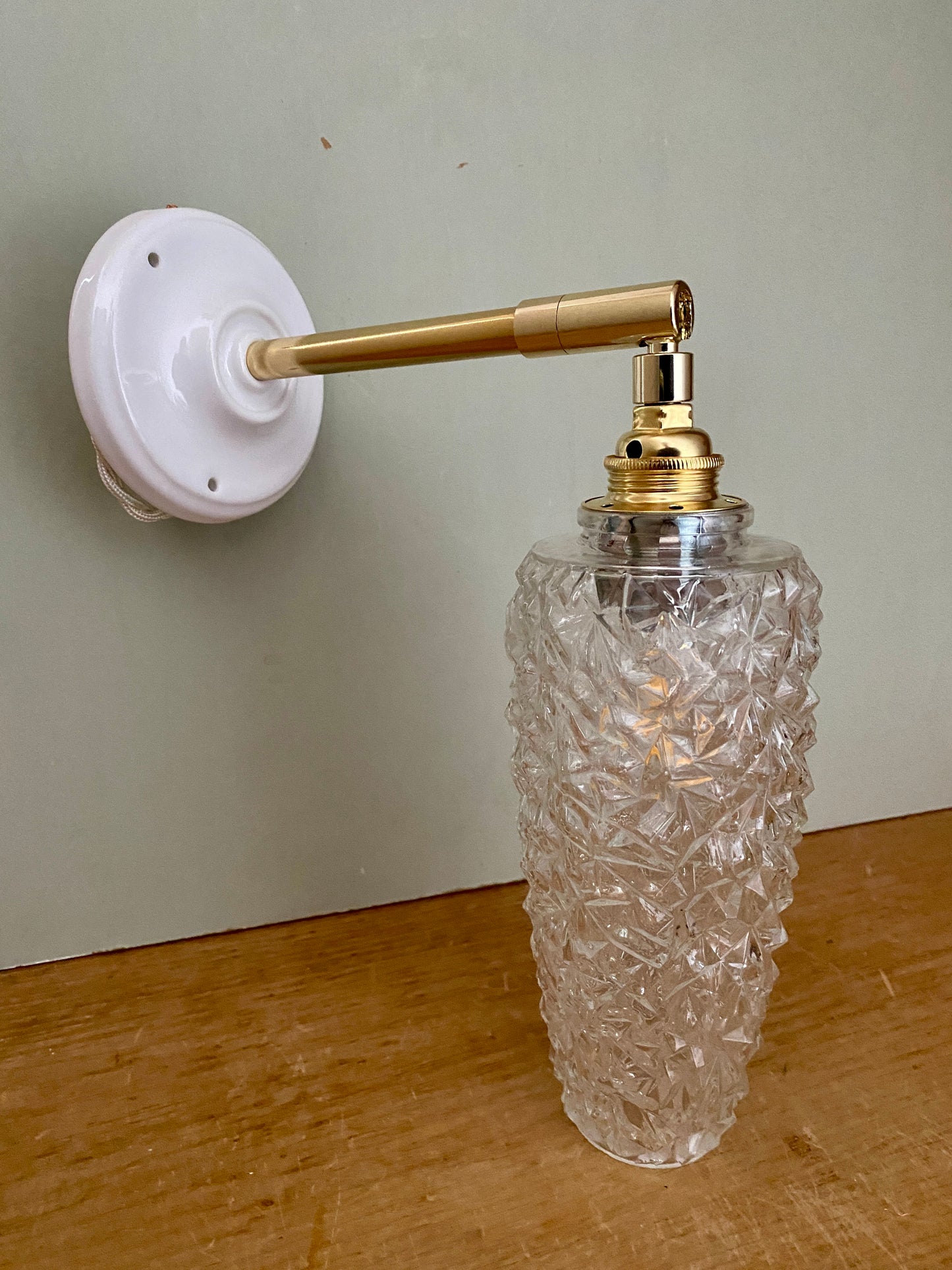 Applique tulipe vintage en verre pointe de diamant