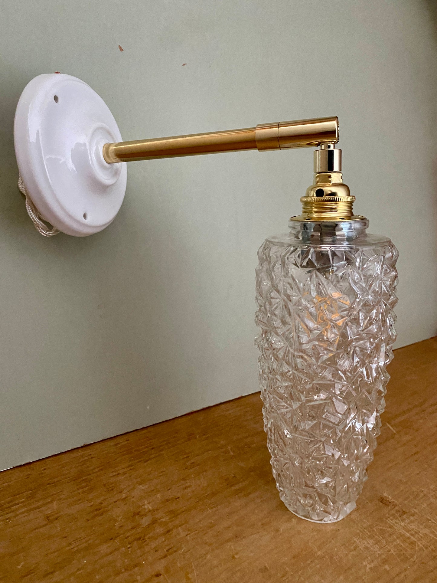 Applique tulipe vintage en verre pointe de diamant