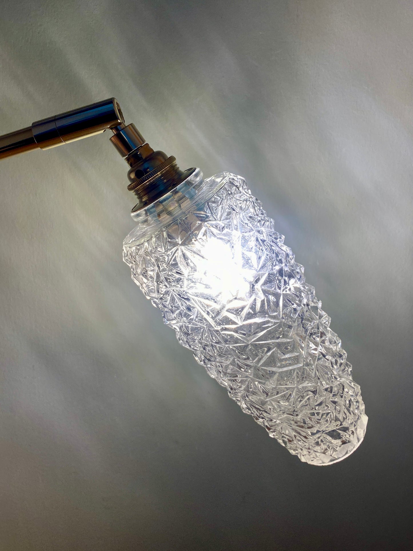 Applique tulipe vintage en verre pointe de diamant