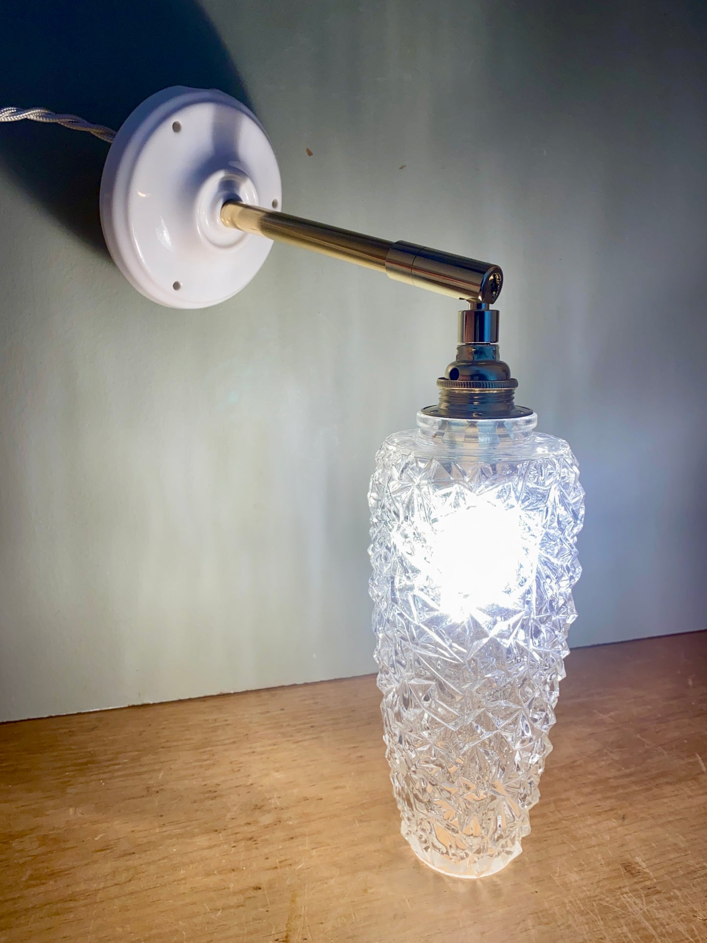 Applique tulipe vintage en verre pointe de diamant