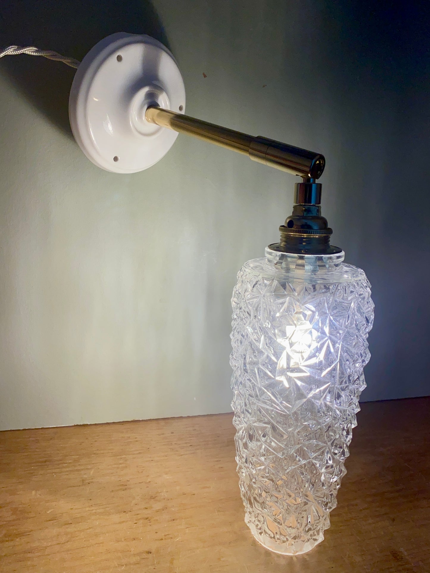 Applique tulipe vintage en verre pointe de diamant