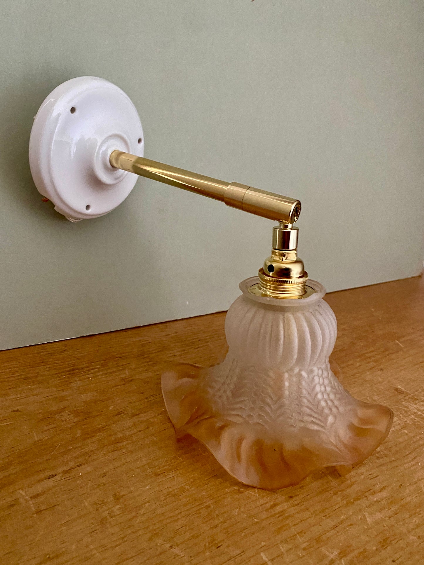 Applique tulipe vintage en verre dépoliApplique tulipe vintage en verre dépoli