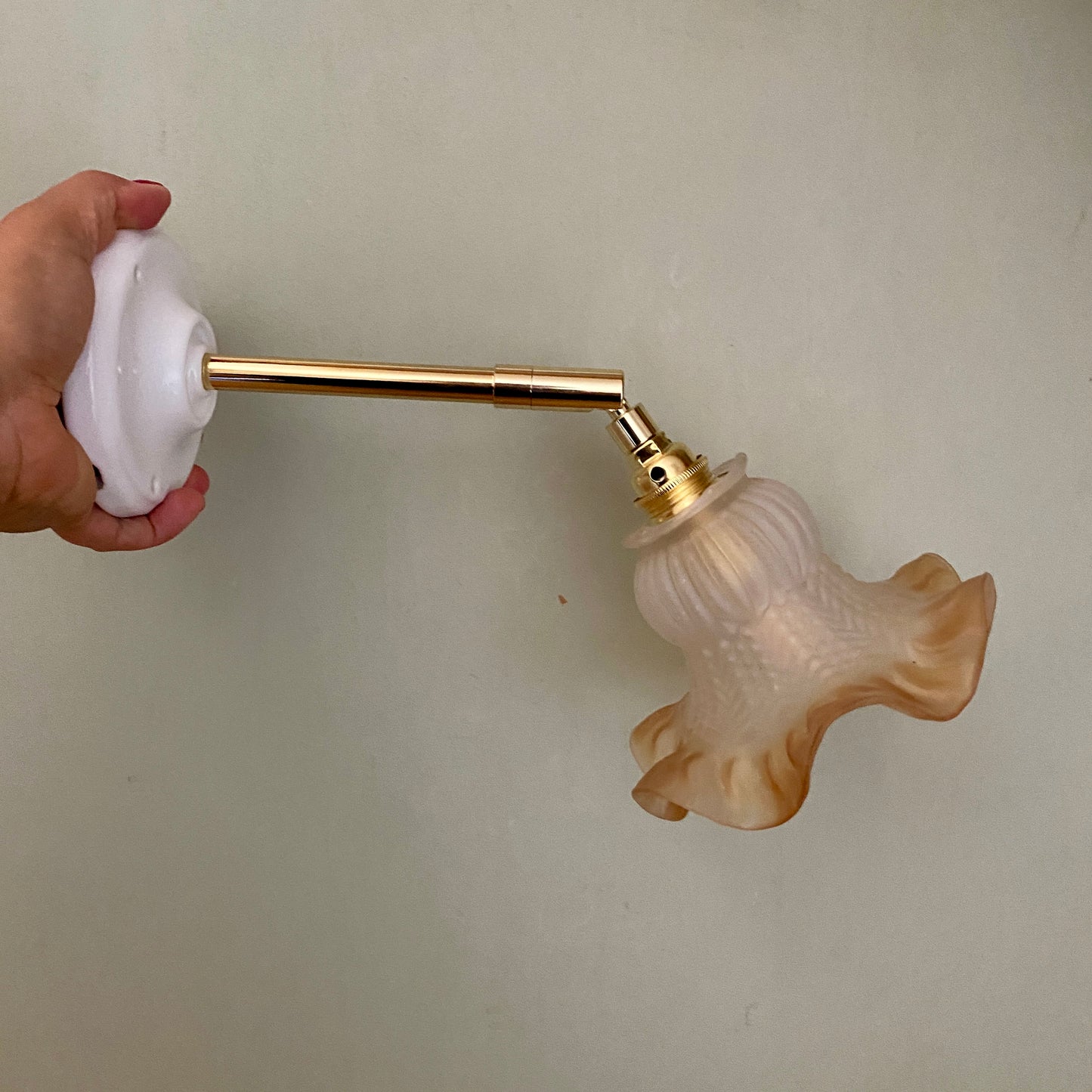 Applique tulipe vintage en verre dépoliApplique tulipe vintage en verre dépoli