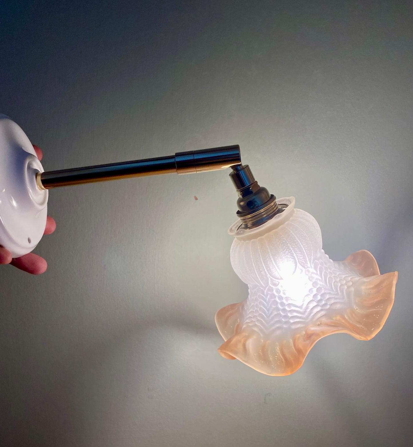 Applique tulipe vintage en verre dépoliApplique tulipe vintage en verre dépoli