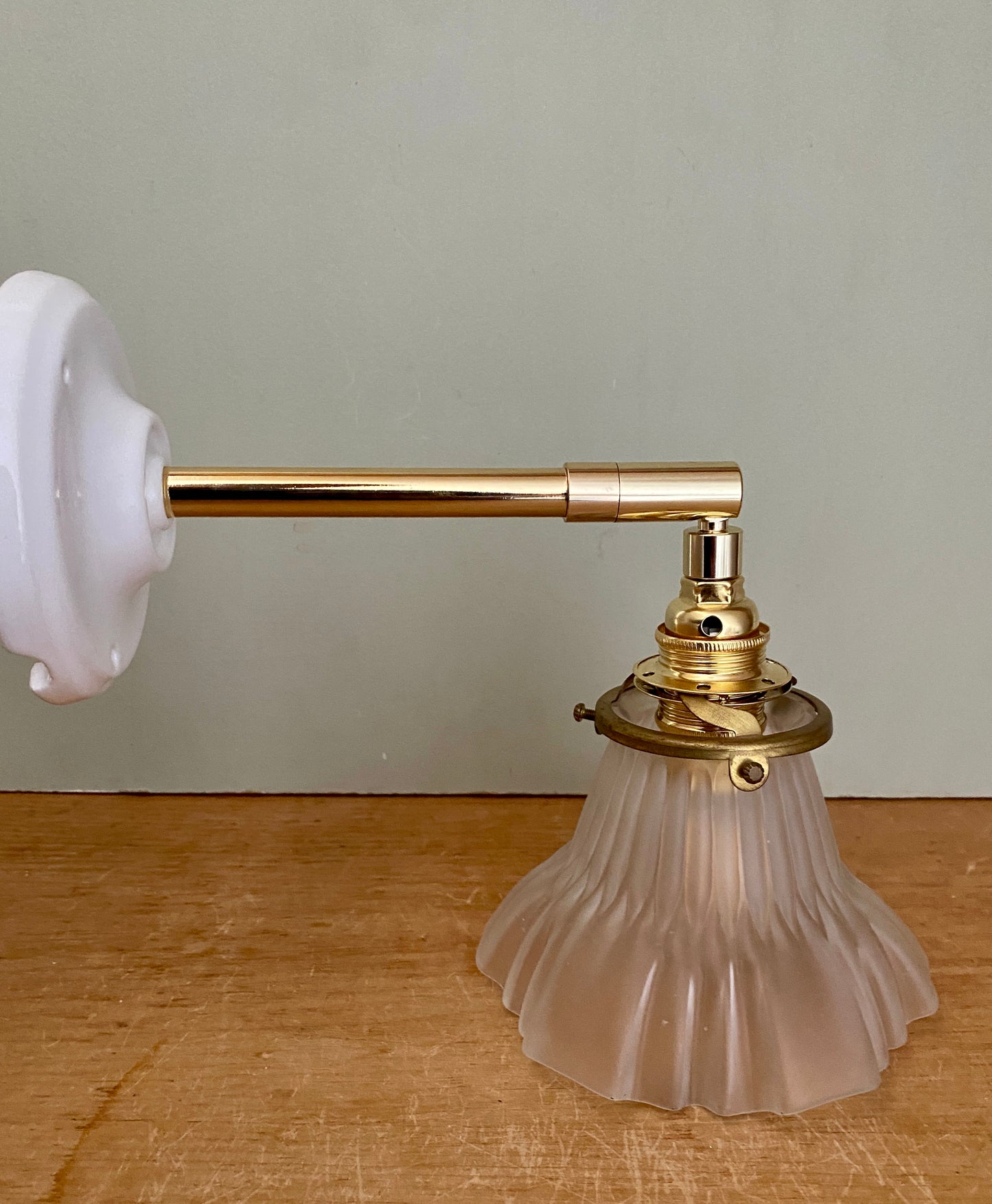 Applique tulipe vintage art déco en verre dépoli