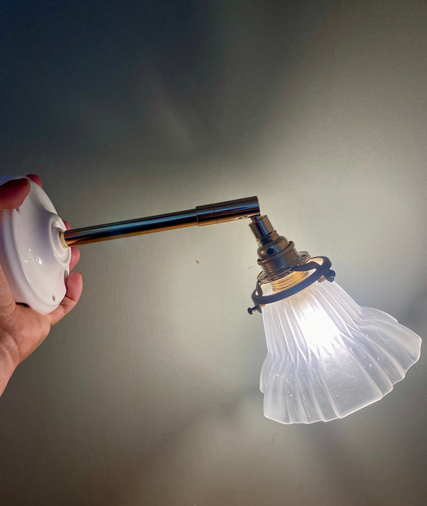 Applique tulipe vintage art déco en verre dépoli