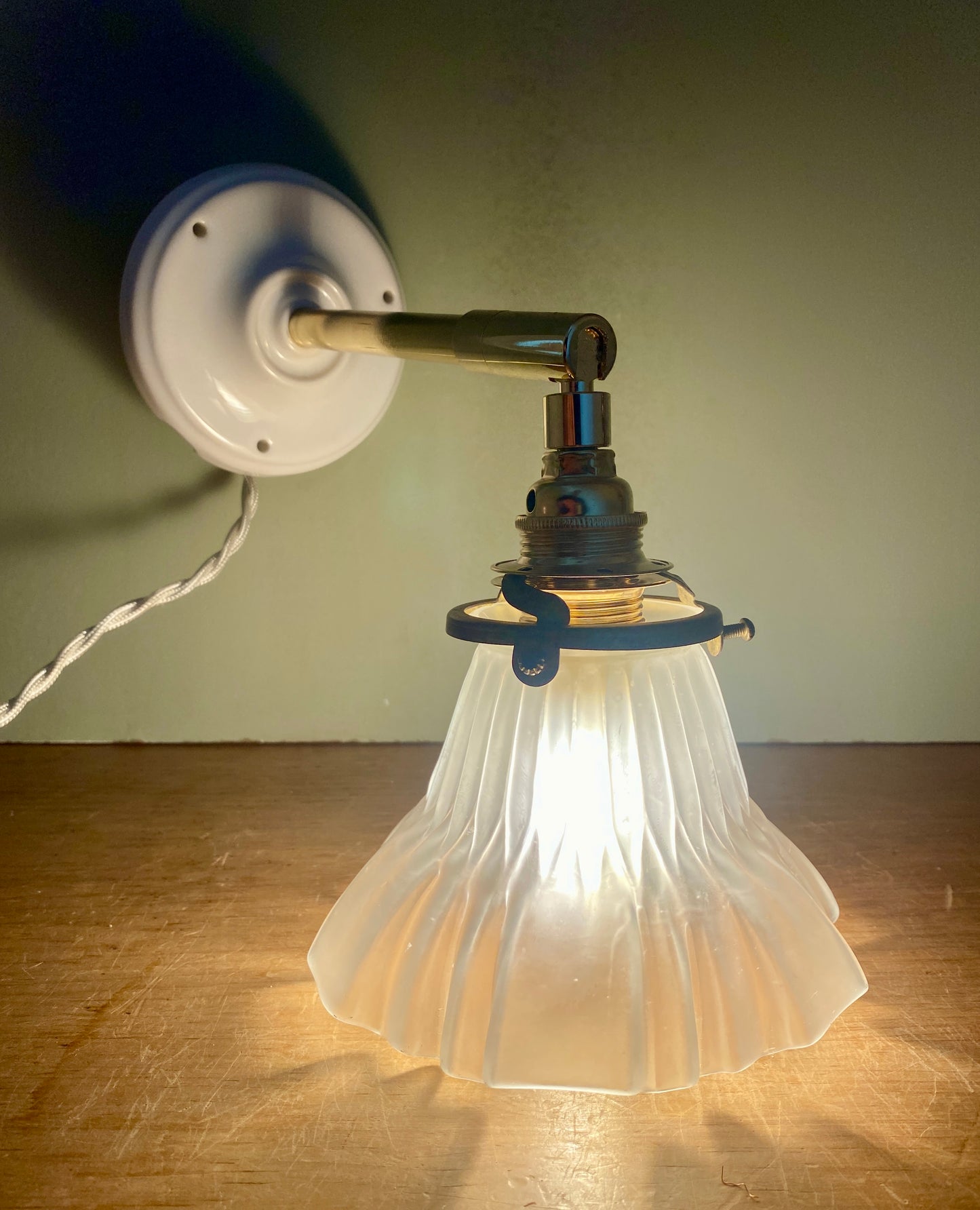 Applique tulipe vintage art déco en verre dépoli