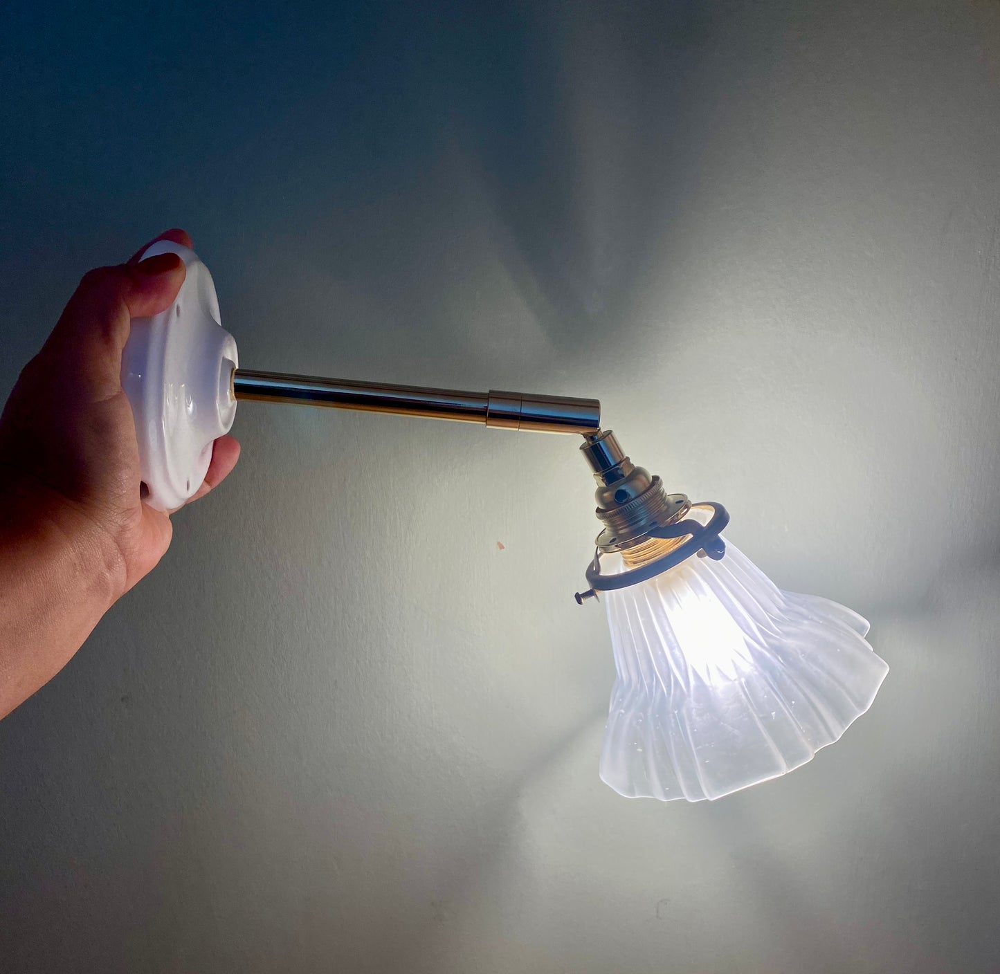 Applique tulipe vintage art déco en verre dépoli