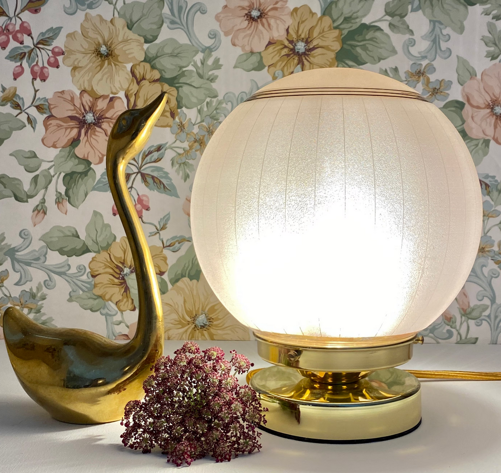 Lampe à poser globe vintage art déco en verre granité rose